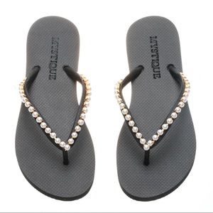 COPY - NWT MYSTIQUE PEARL FLIP FLOPS Size 9/10